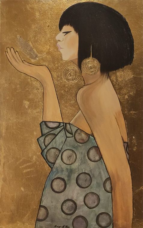 Gemälde einer Frau mit dunklem Bob vor goldenem Hintergrund, die eine Feder loslässt
